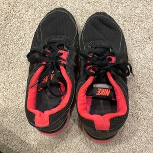 Nike dual fusion black and pink sneakers